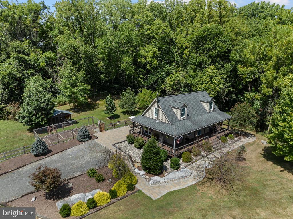 651 STRATFORD LANE