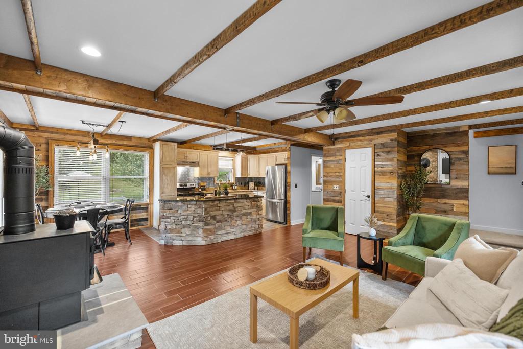 651 STRATFORD LANE