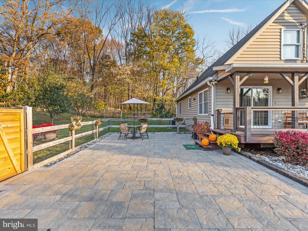 651 STRATFORD LANE