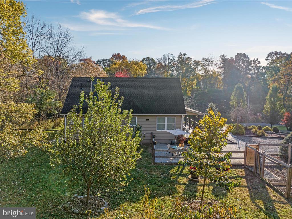 651 STRATFORD LANE