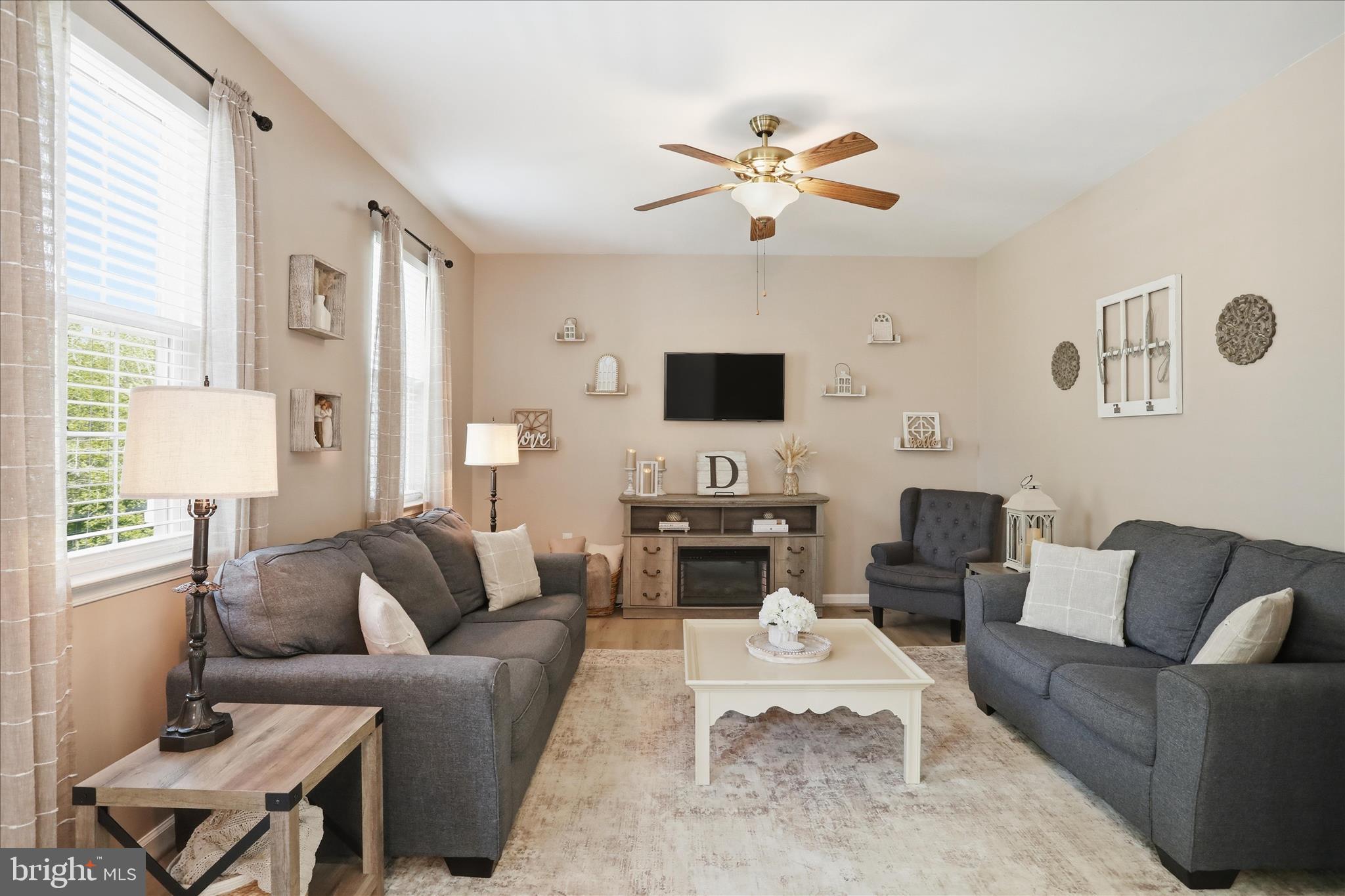 244 KIMBERWICKE DRIVE N