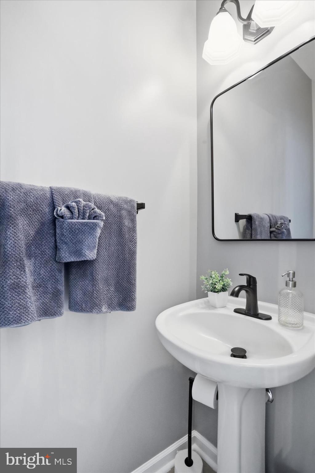 244 KIMBERWICKE DRIVE N