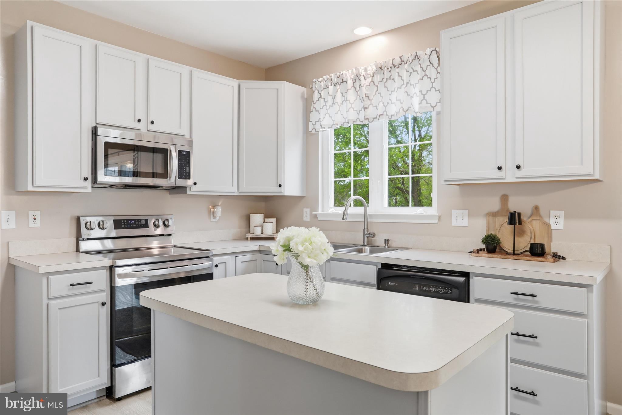 244 KIMBERWICKE DRIVE N