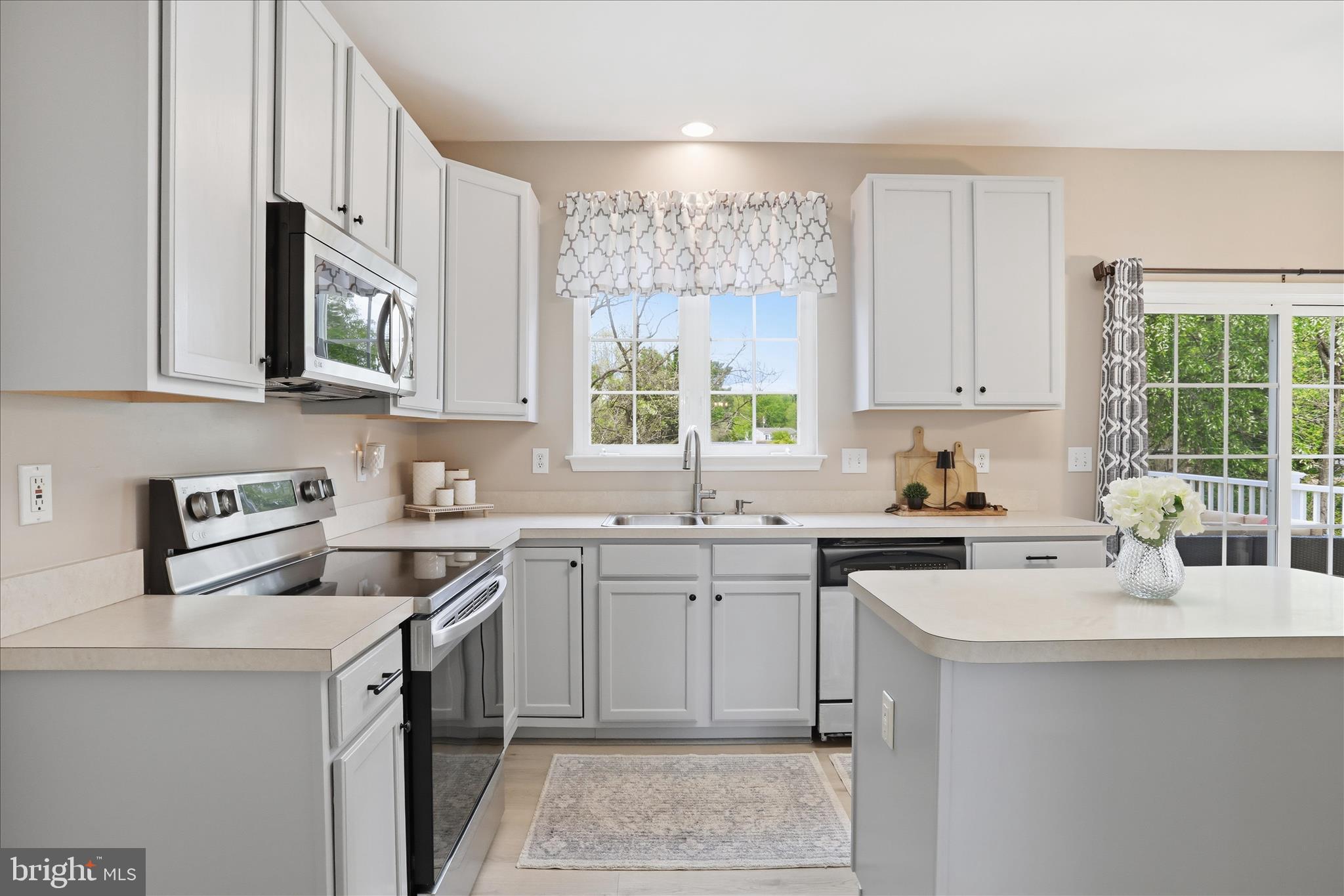 244 KIMBERWICKE DRIVE N