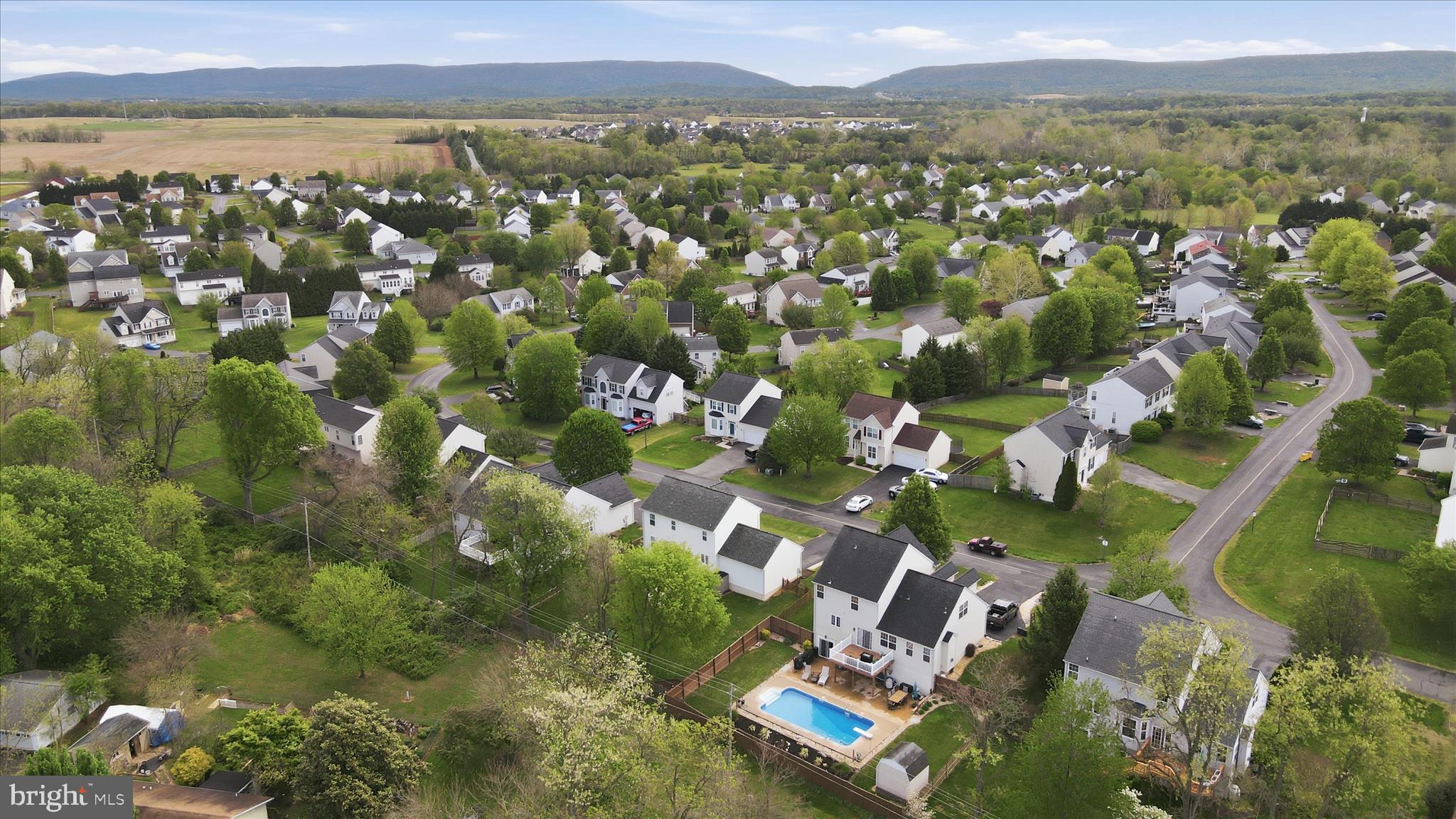 244 KIMBERWICKE DRIVE N