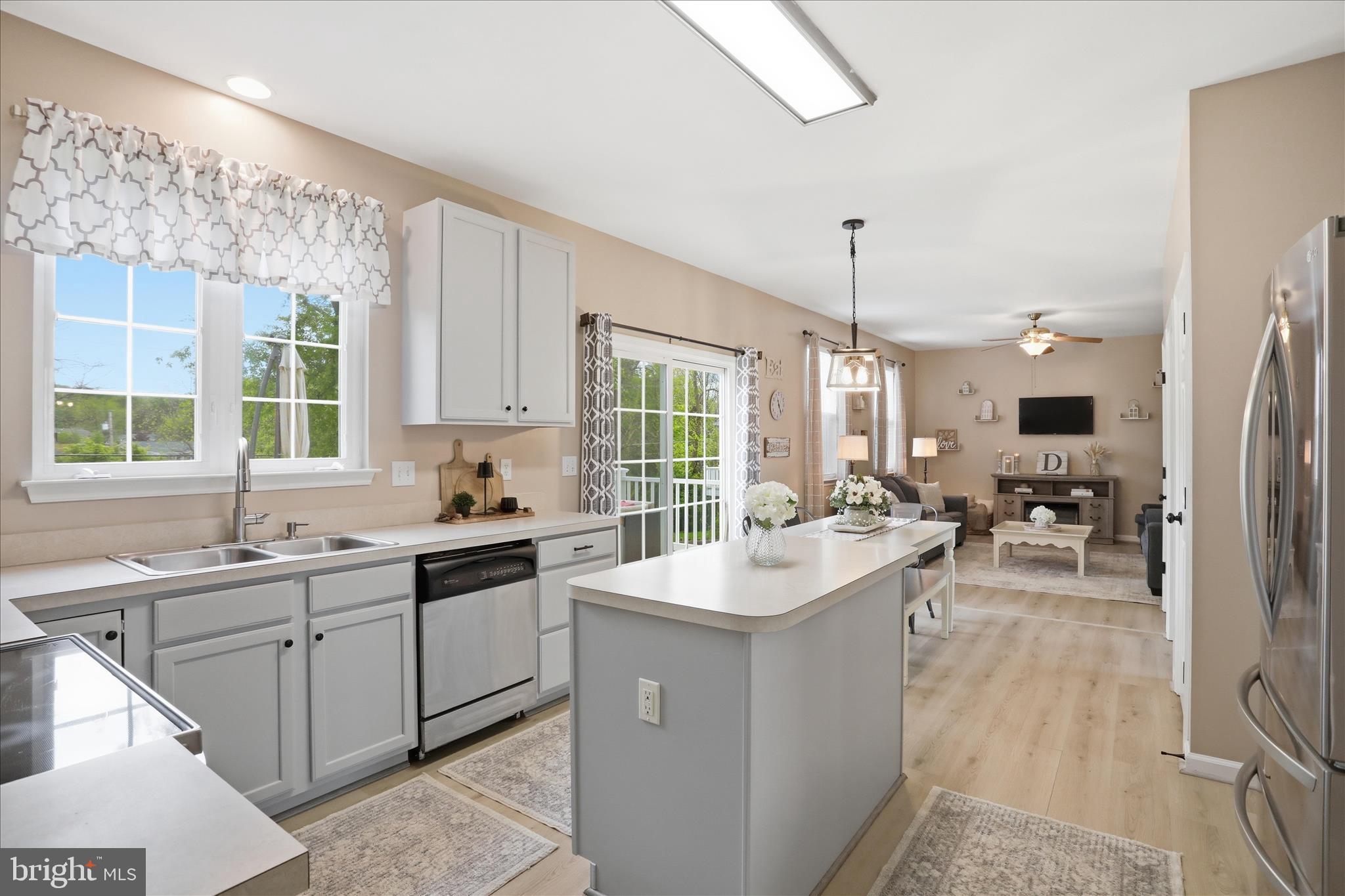 244 KIMBERWICKE DRIVE N