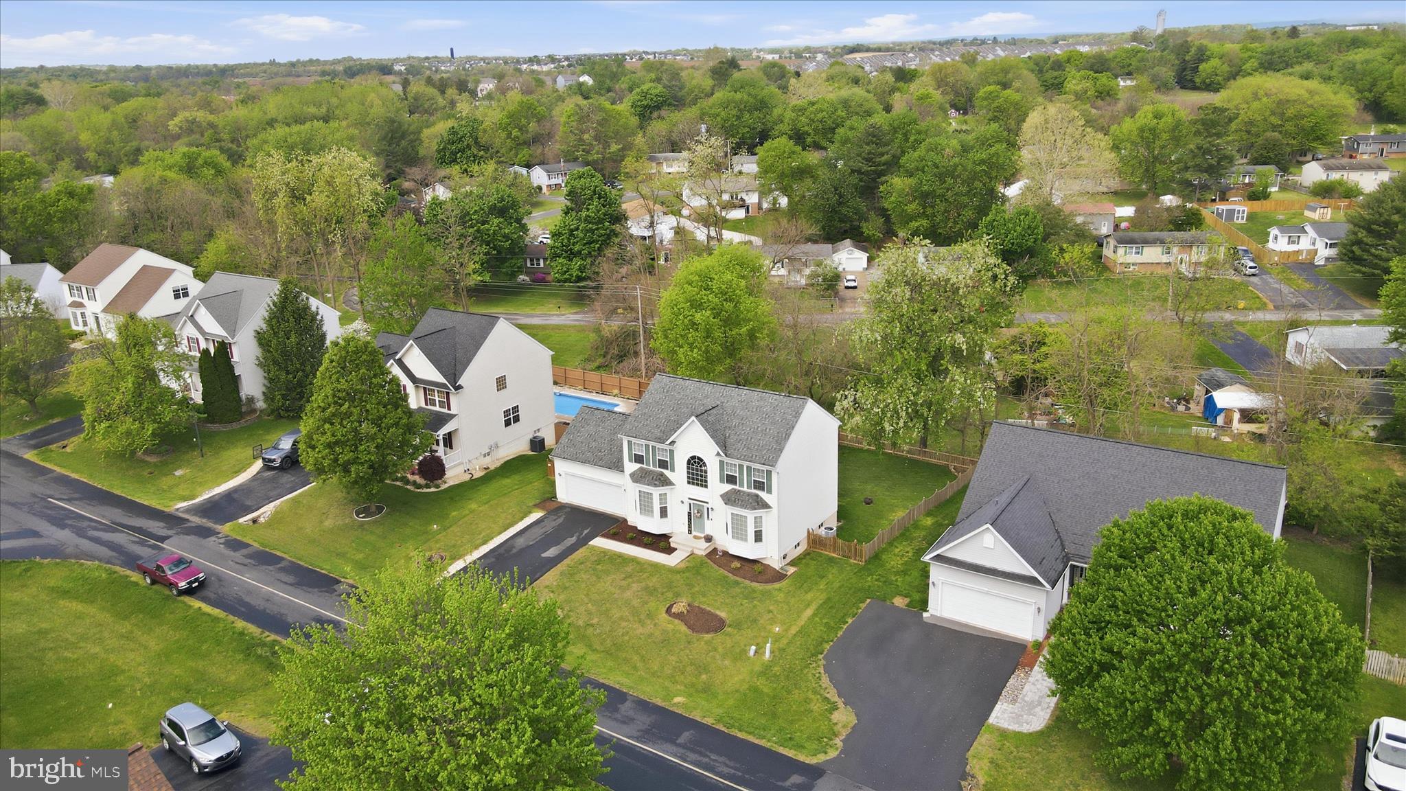 244 KIMBERWICKE DRIVE N