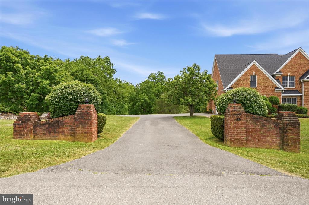 86 EASTLAND DRIVE
