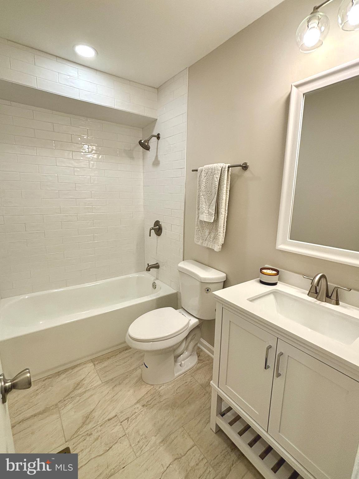 237 OAKRIDGE DRIVE