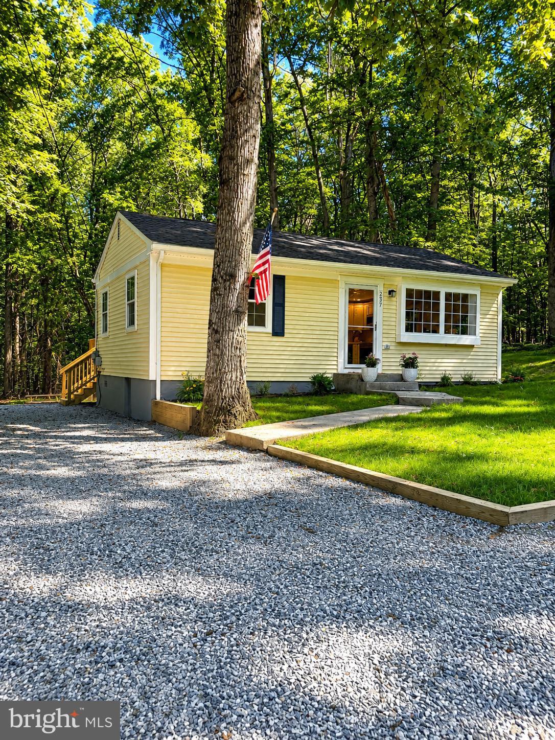 237 OAKRIDGE DRIVE
