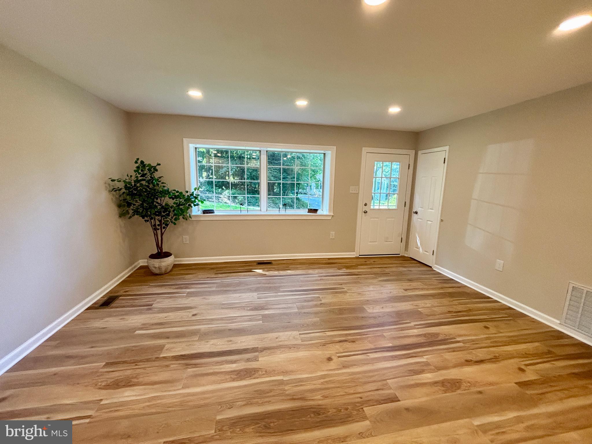 237 OAKRIDGE DRIVE