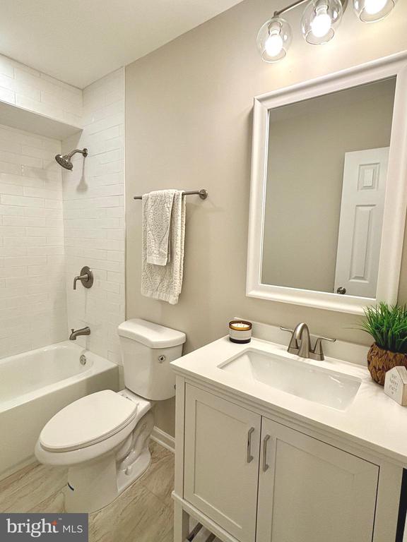 237 OAKRIDGE DRIVE