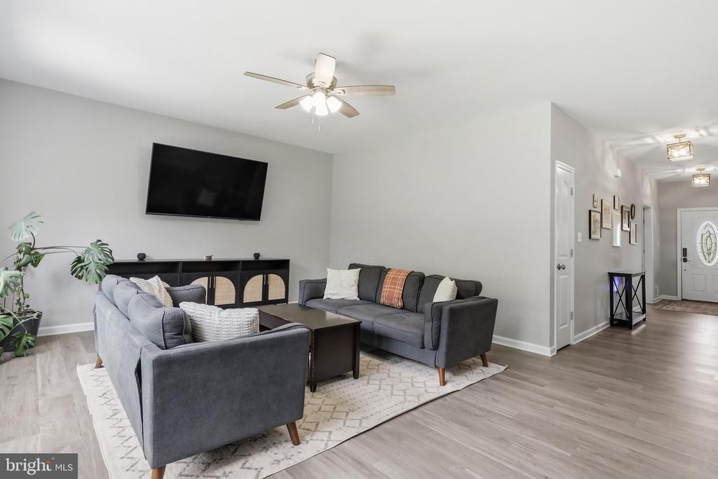 553 RIPPON VILLAGE DR