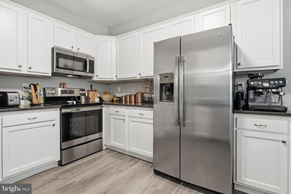 553 RIPPON VILLAGE DR