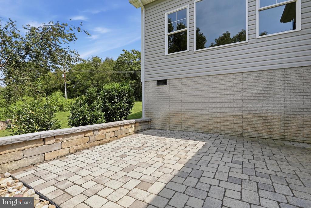 553 RIPPON VILLAGE DR