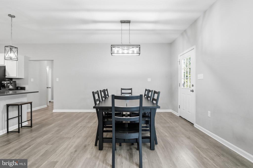 553 RIPPON VILLAGE DR