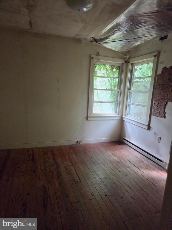 143 BOTTOM DOLLAR LANE