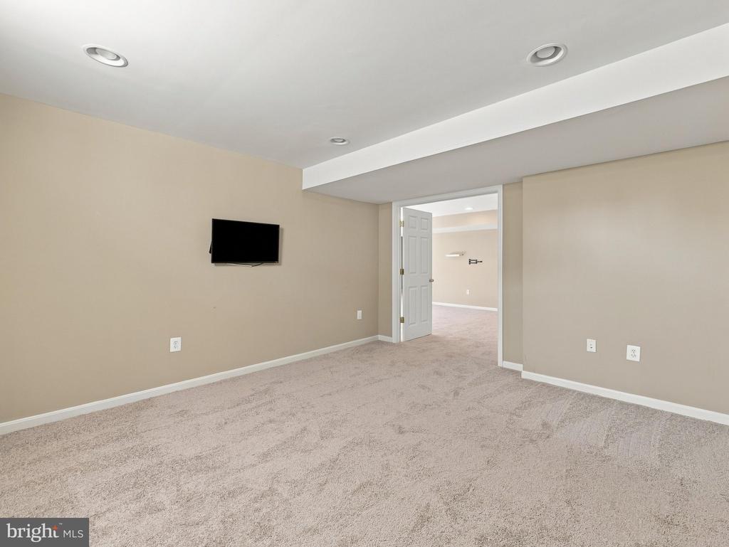 70 KILLIAN LANE