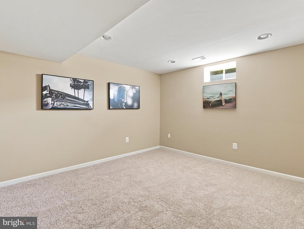 70 KILLIAN LANE