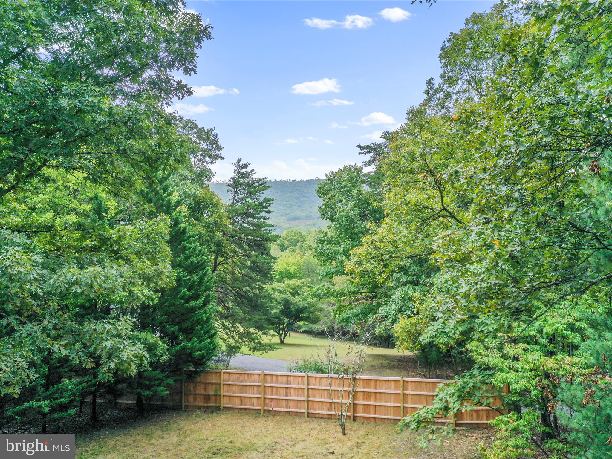348 SLEEPYVIEW LANE