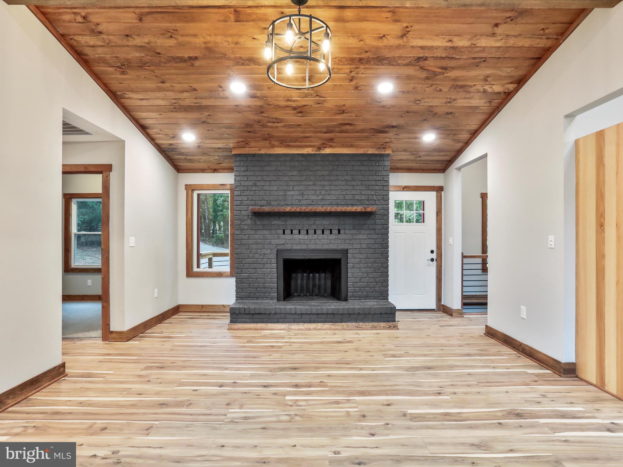 348 SLEEPYVIEW LANE