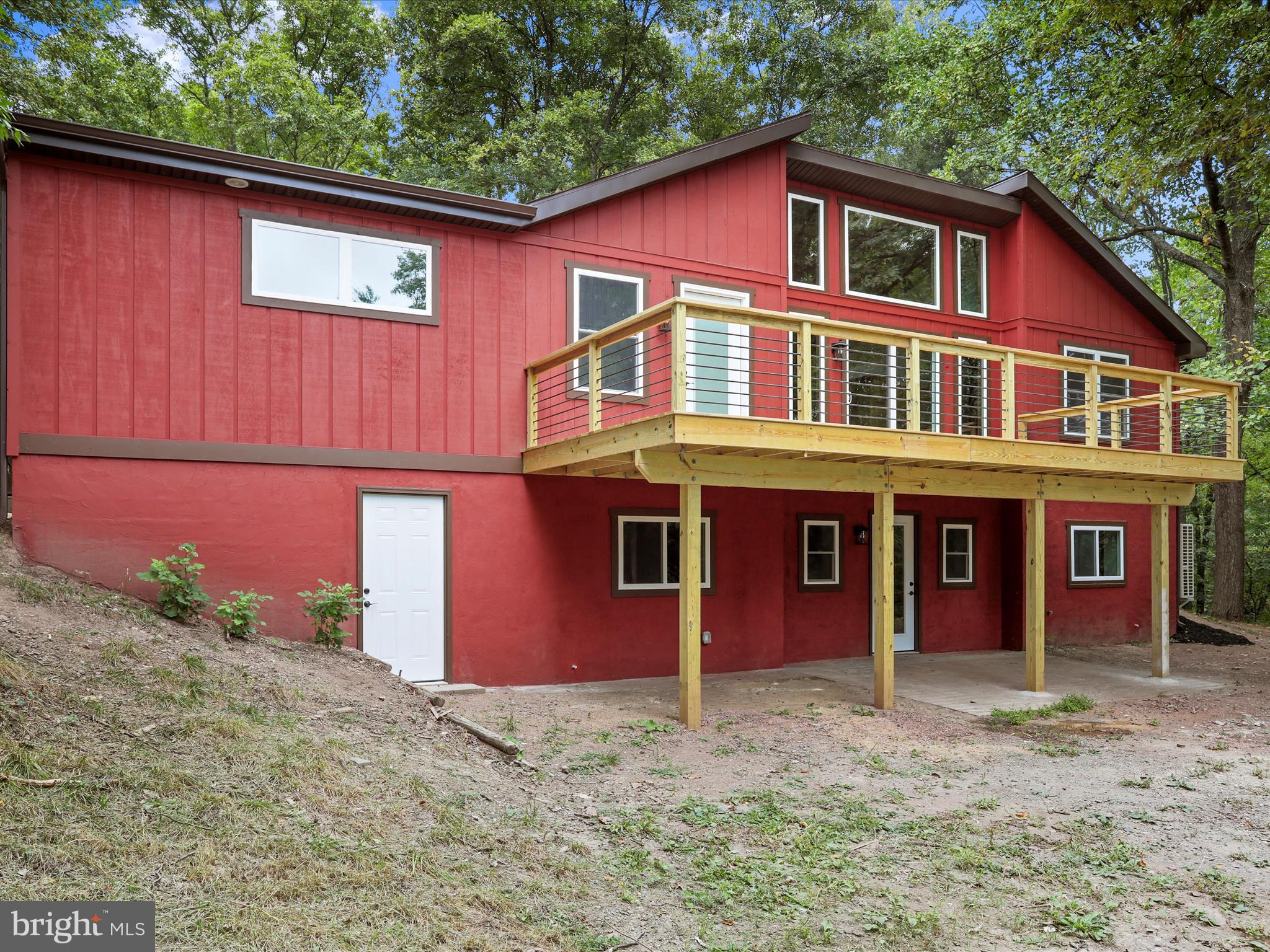 348 SLEEPYVIEW LANE