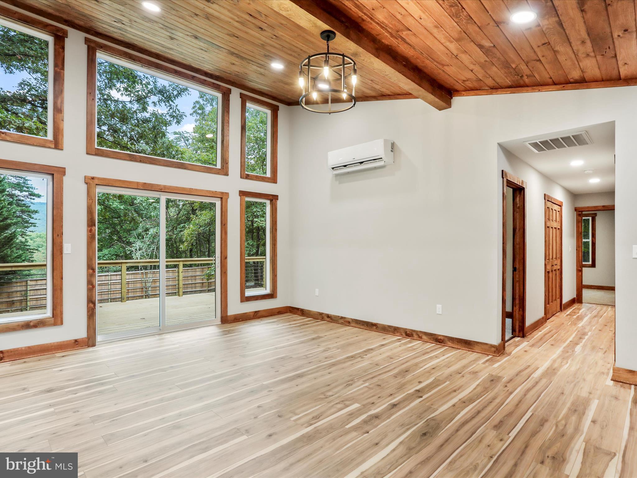 348 SLEEPYVIEW LANE