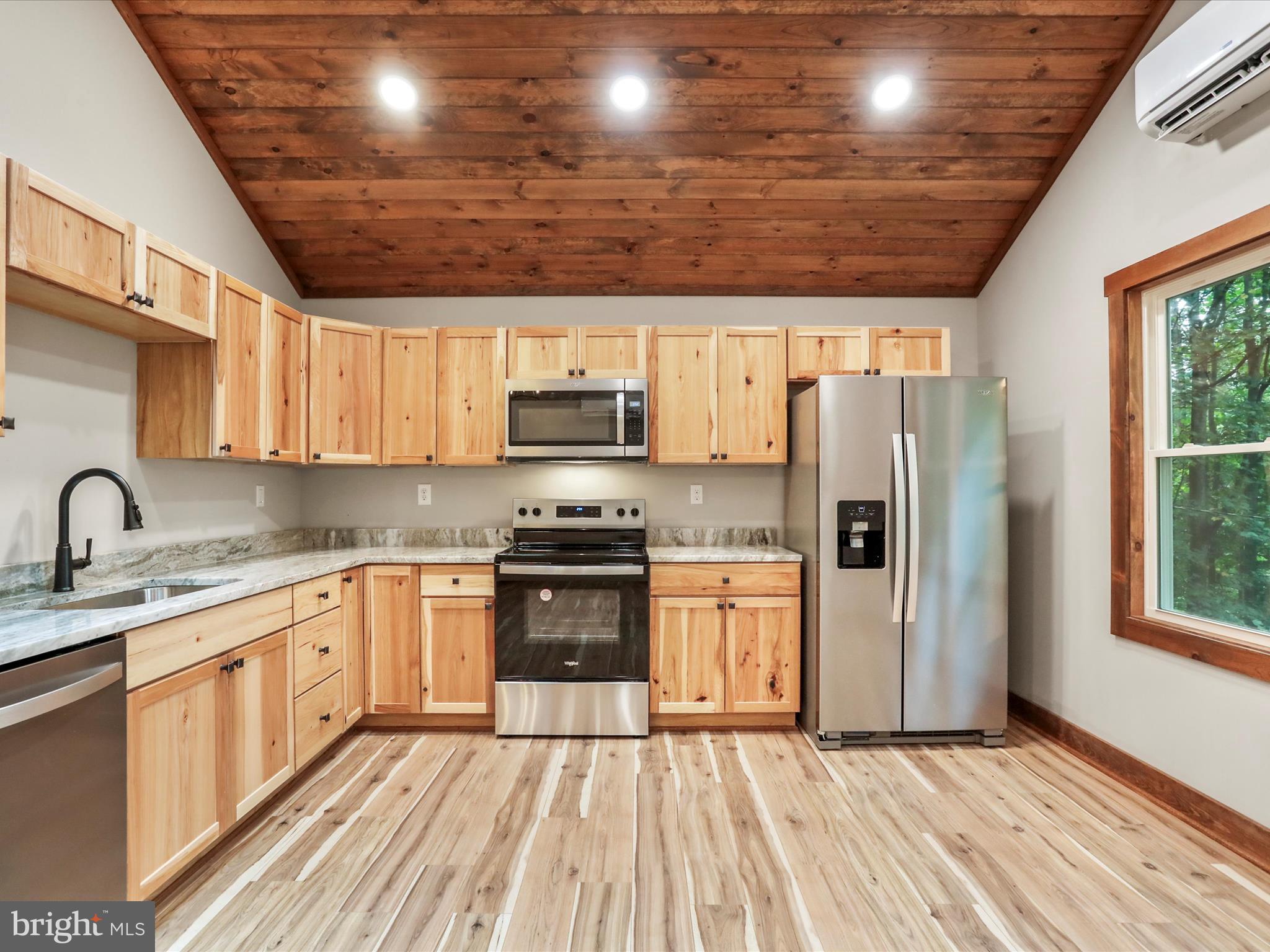 348 SLEEPYVIEW LANE