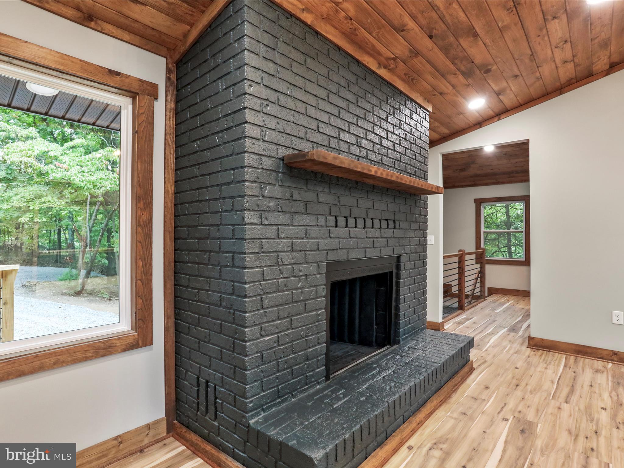 348 SLEEPYVIEW LANE