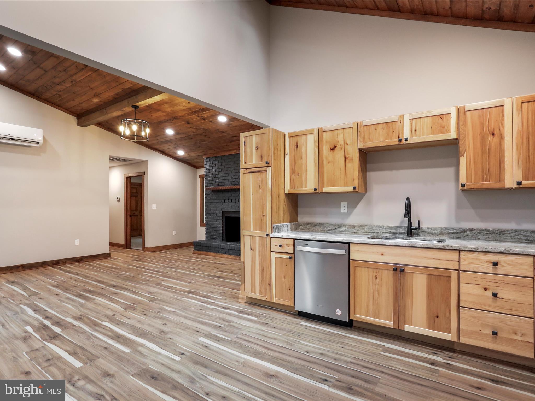 348 SLEEPYVIEW LANE