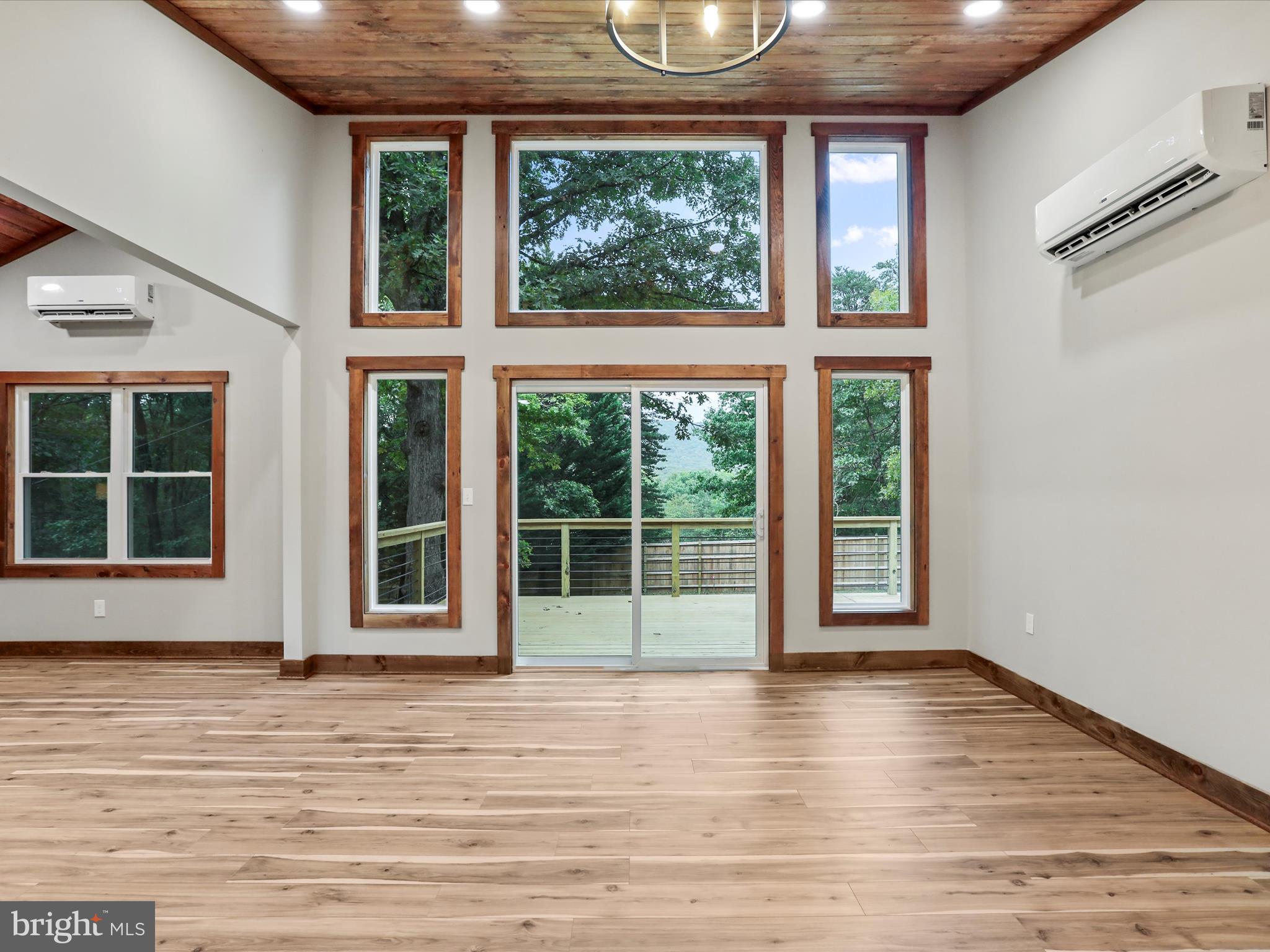 348 SLEEPYVIEW LANE