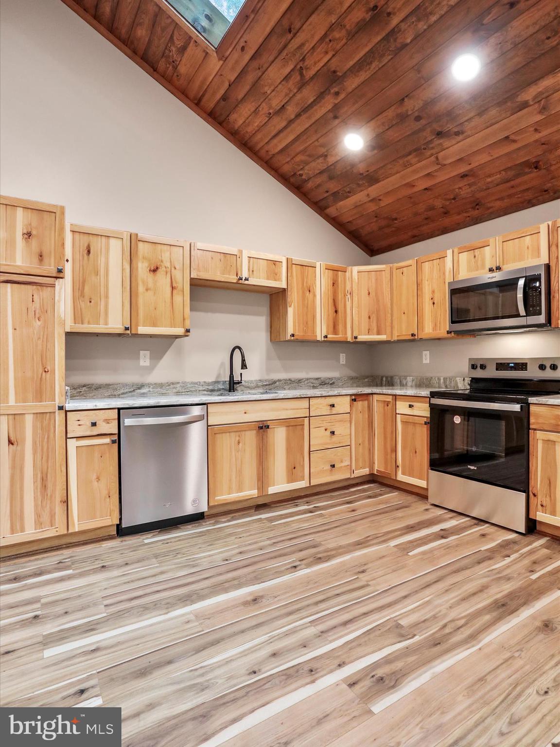 348 SLEEPYVIEW LANE