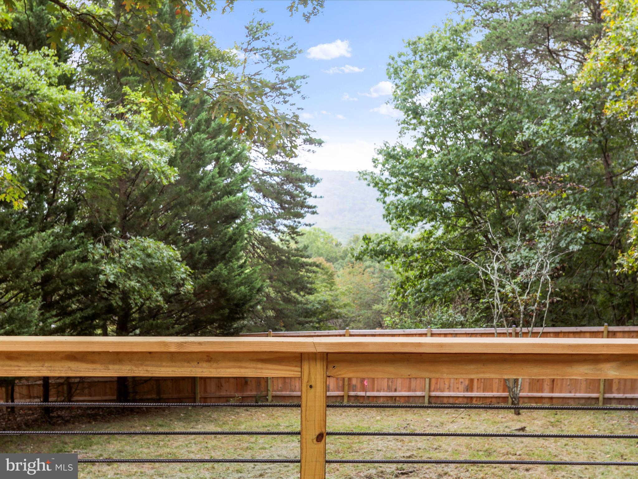 348 SLEEPYVIEW LANE
