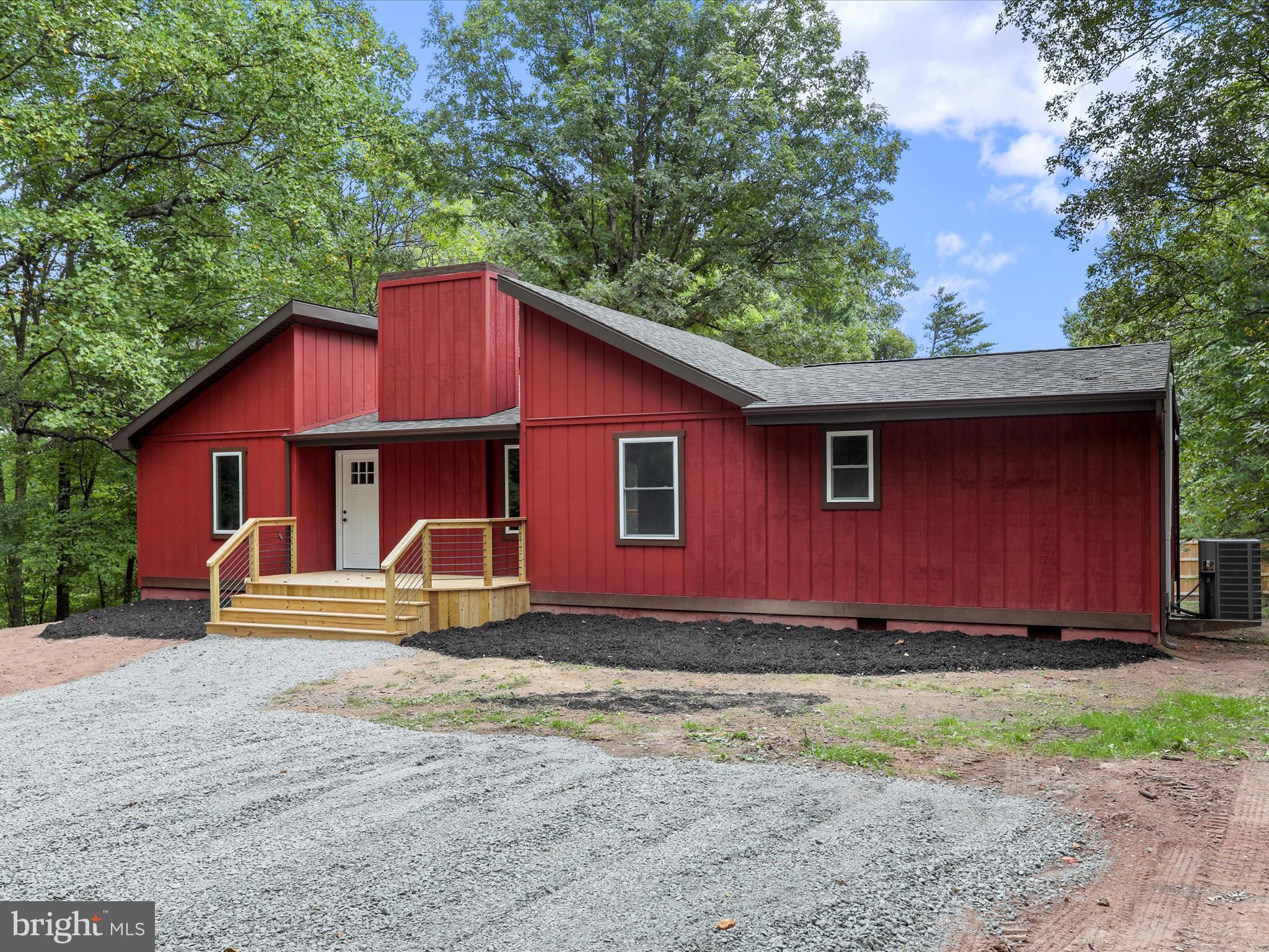 348 SLEEPYVIEW LANE