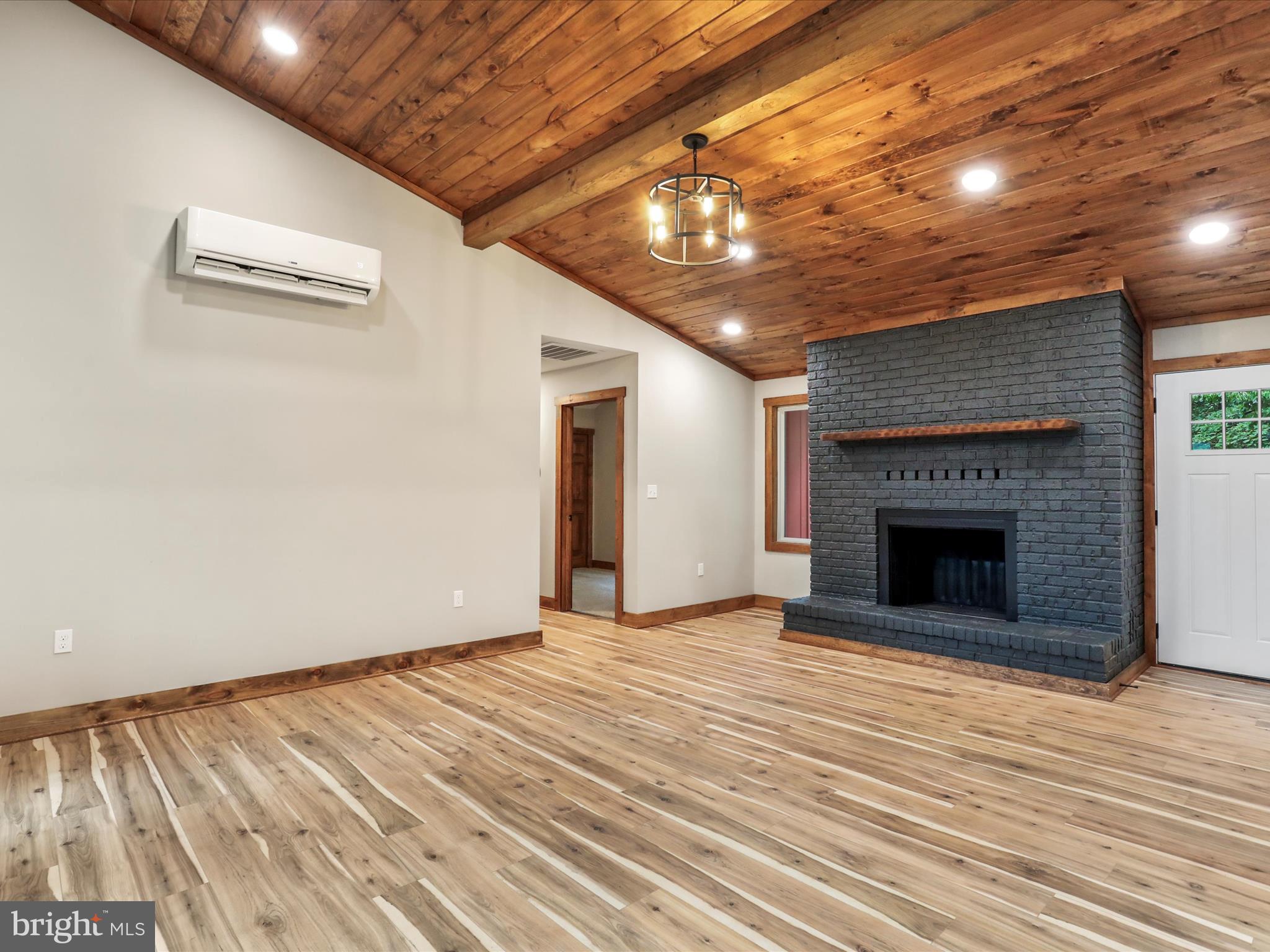 348 SLEEPYVIEW LANE