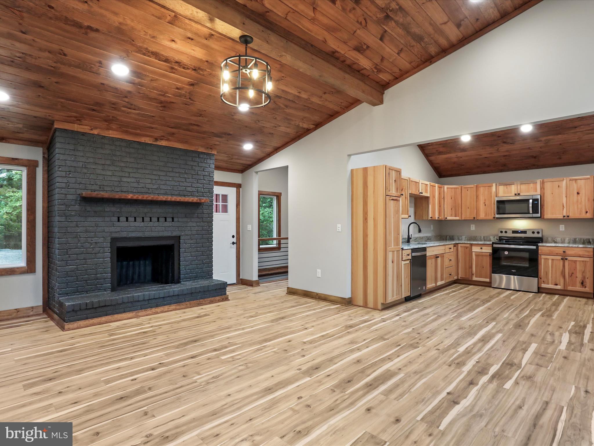 348 SLEEPYVIEW LANE