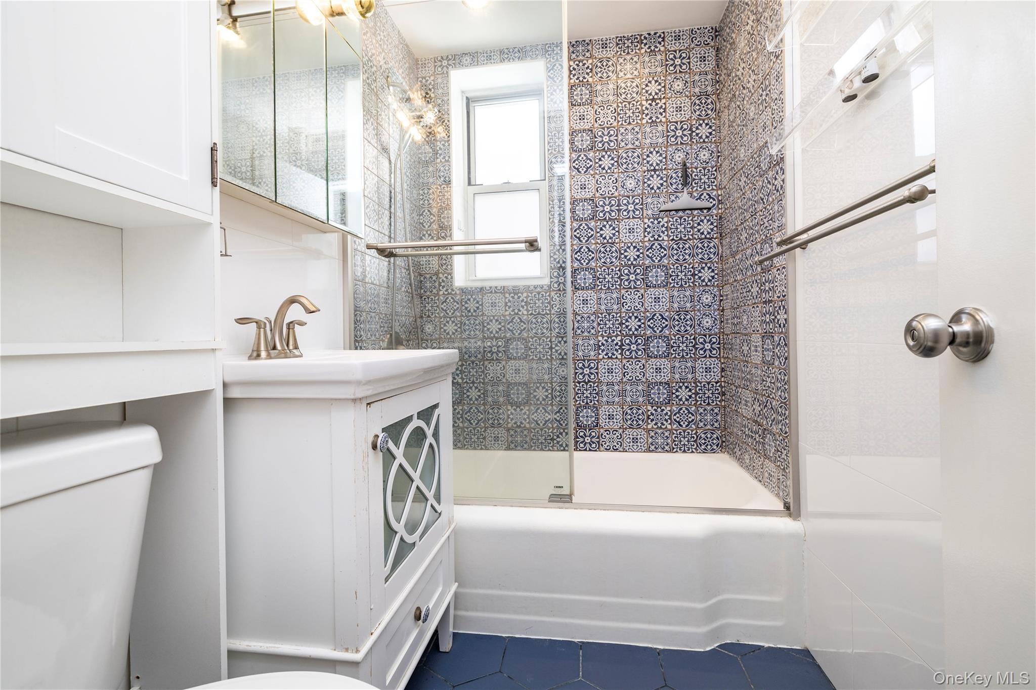 530 Dubois Avenue Unit: 1B