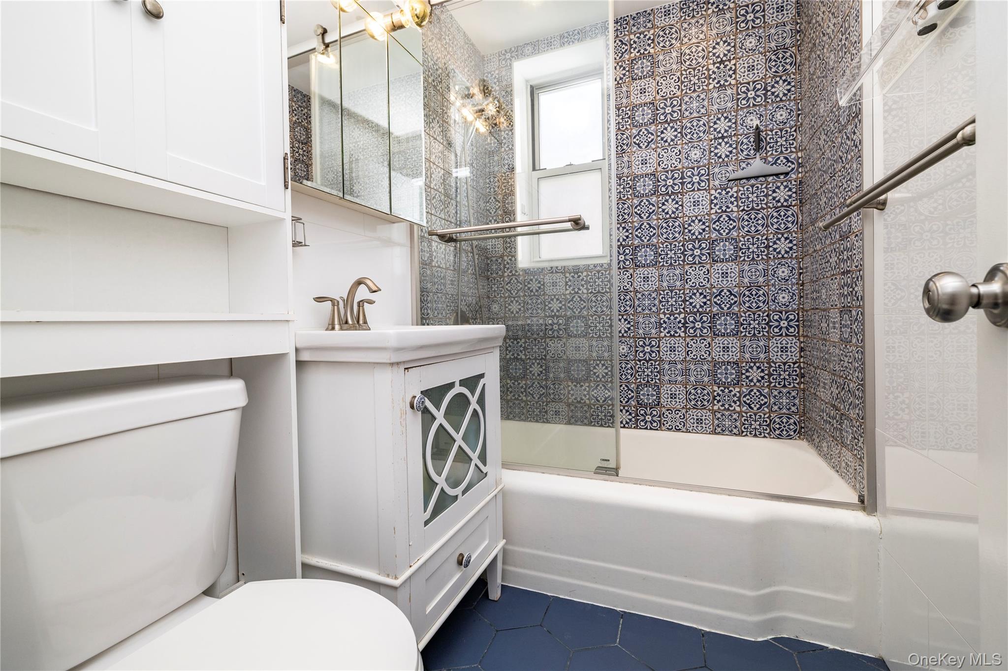 530 Dubois Avenue Unit: 1B