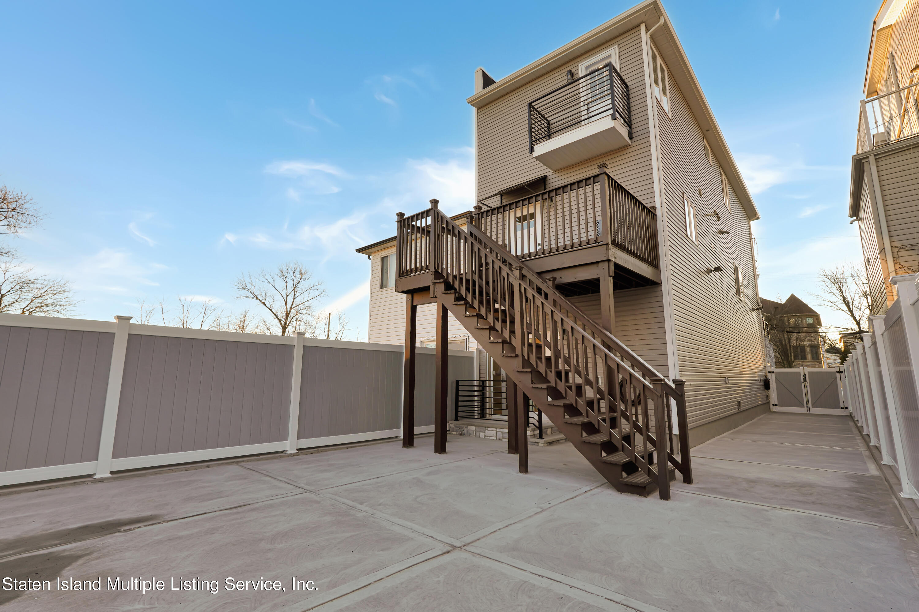 679 Yetman Avenue