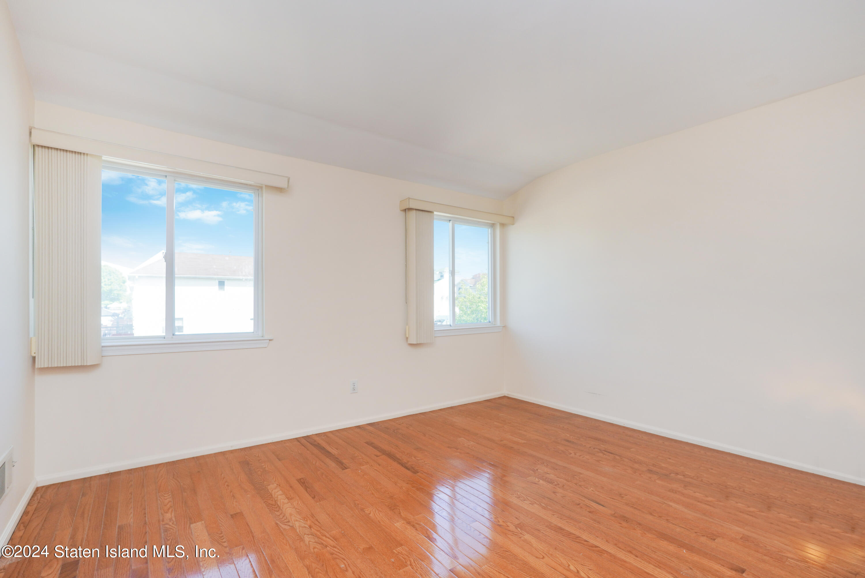 98 Kenilworth Avenue