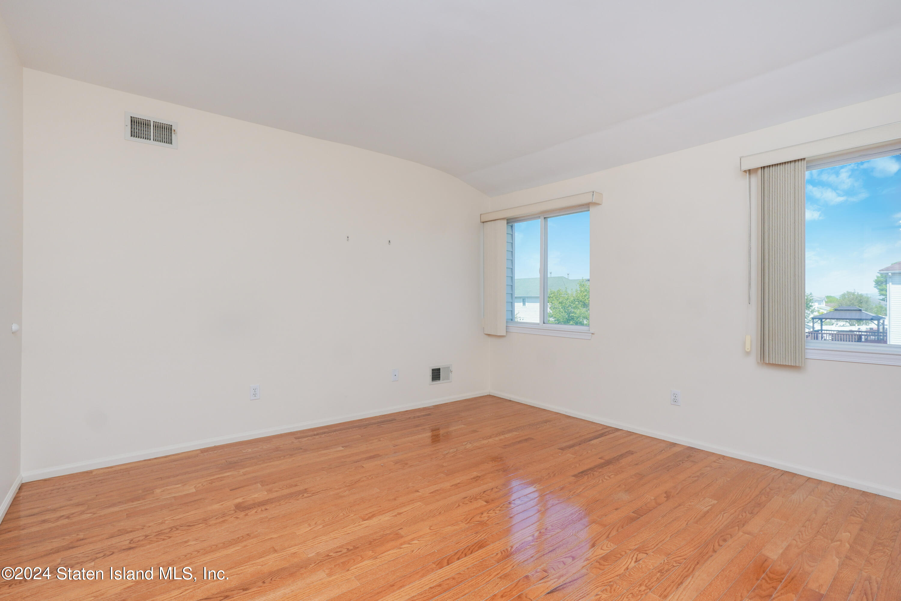 98 Kenilworth Avenue