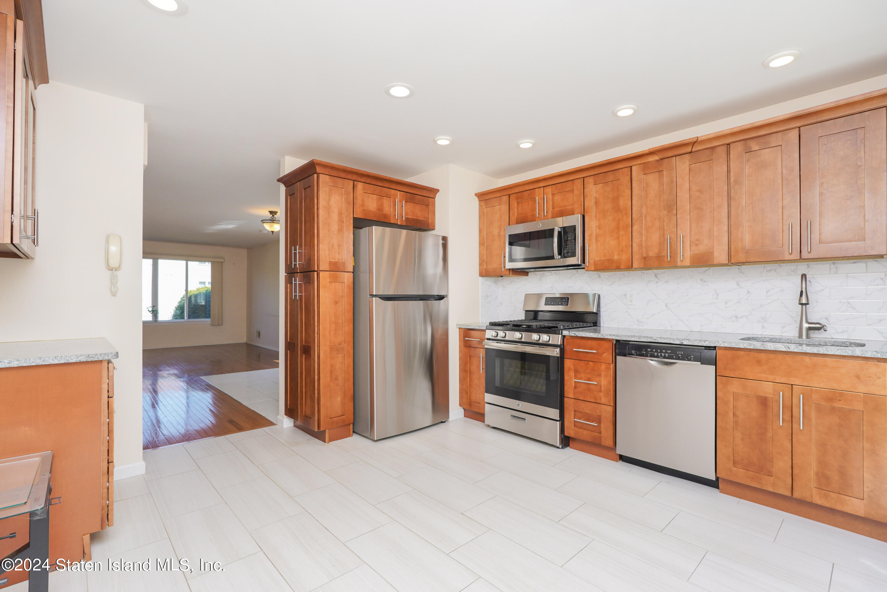 98 Kenilworth Avenue