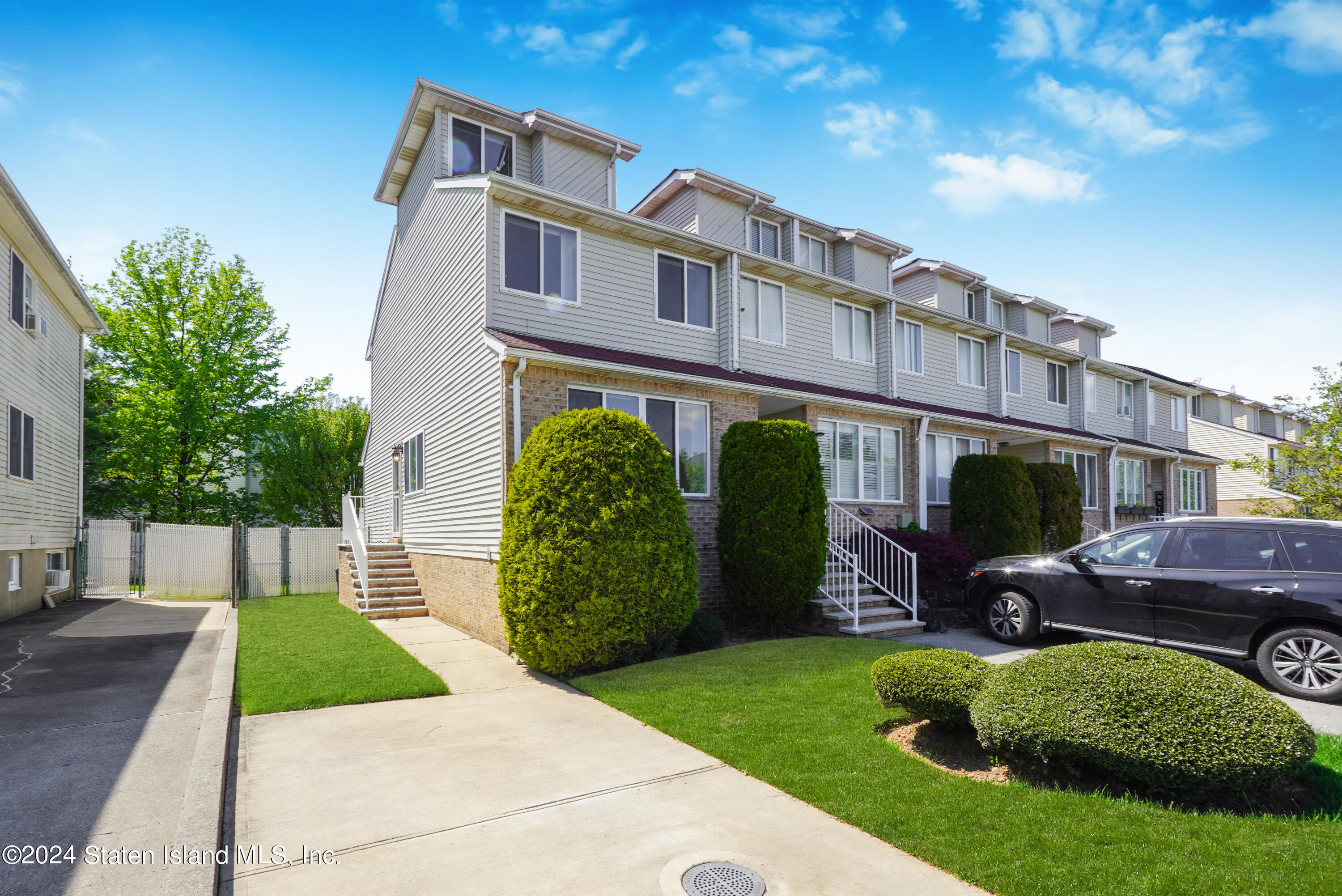 98 Kenilworth Avenue