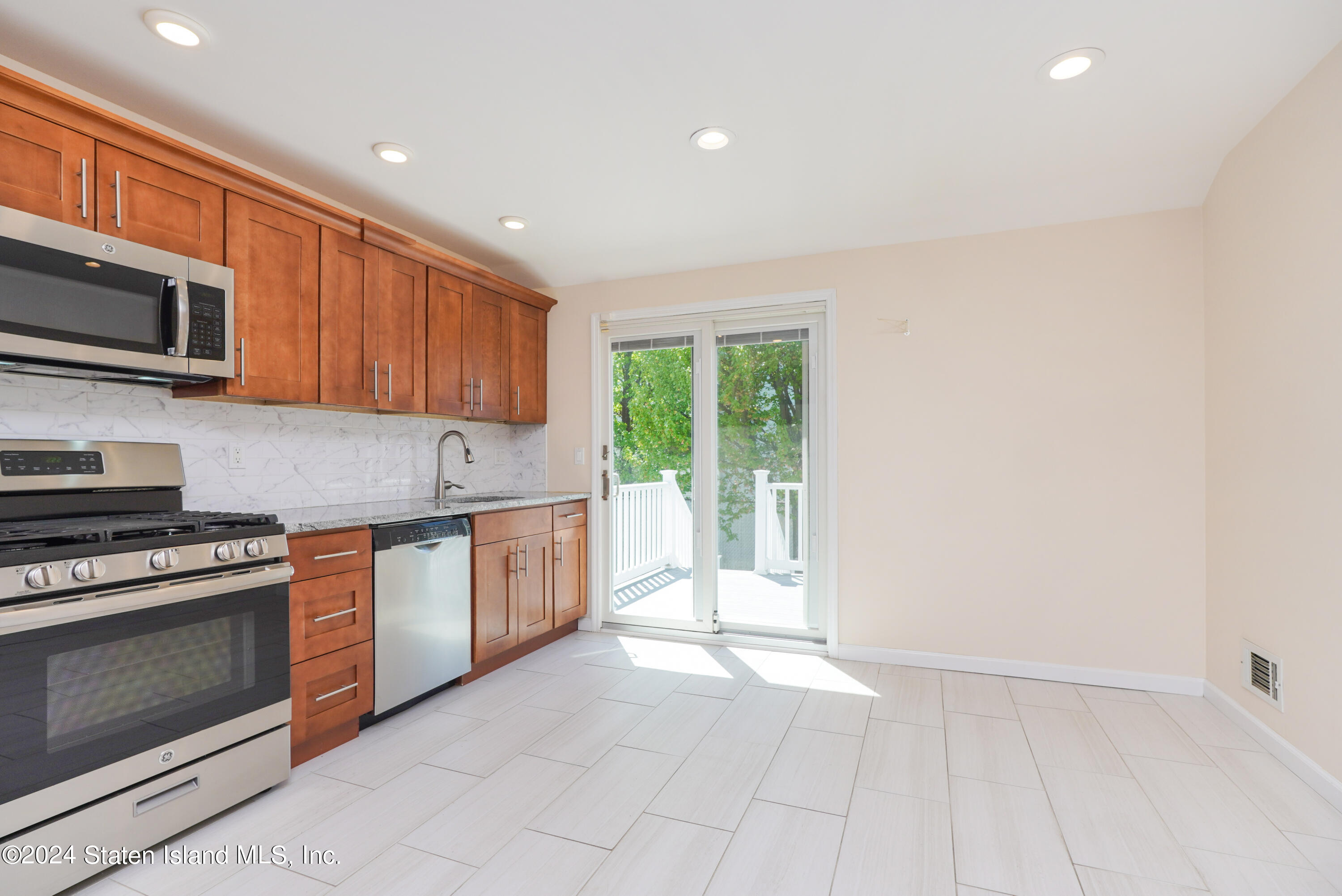 98 Kenilworth Avenue