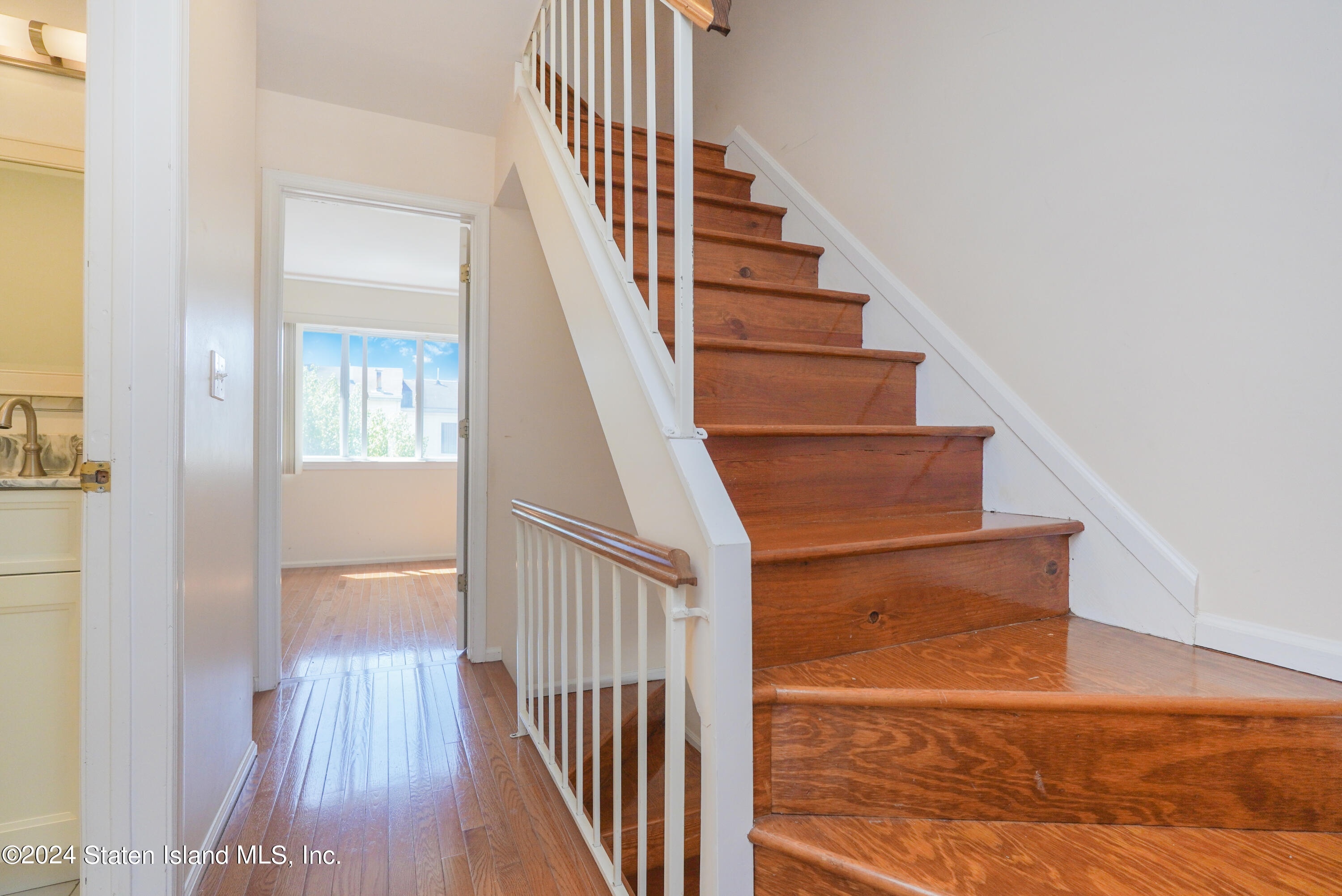 98 Kenilworth Avenue