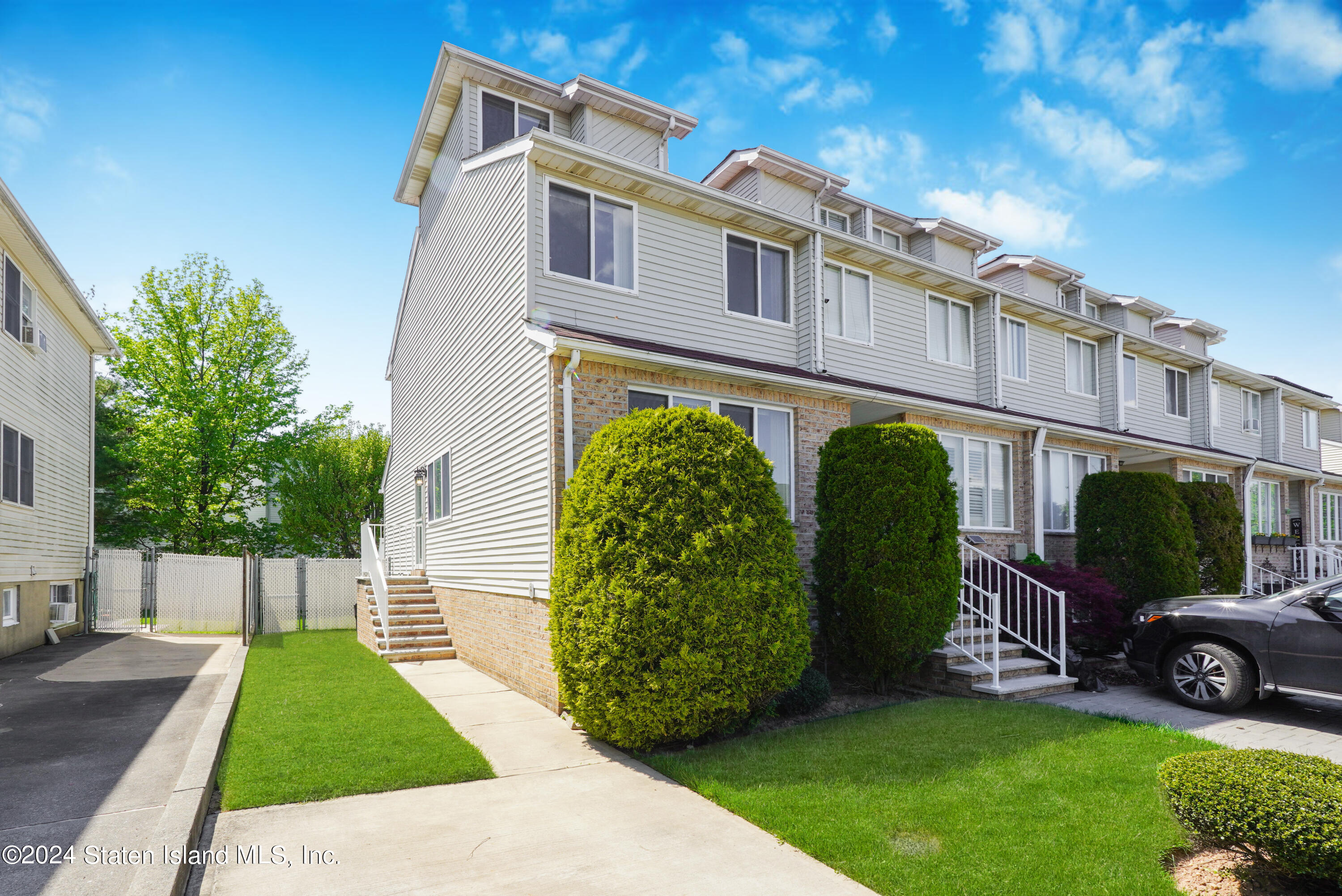 98 Kenilworth Avenue