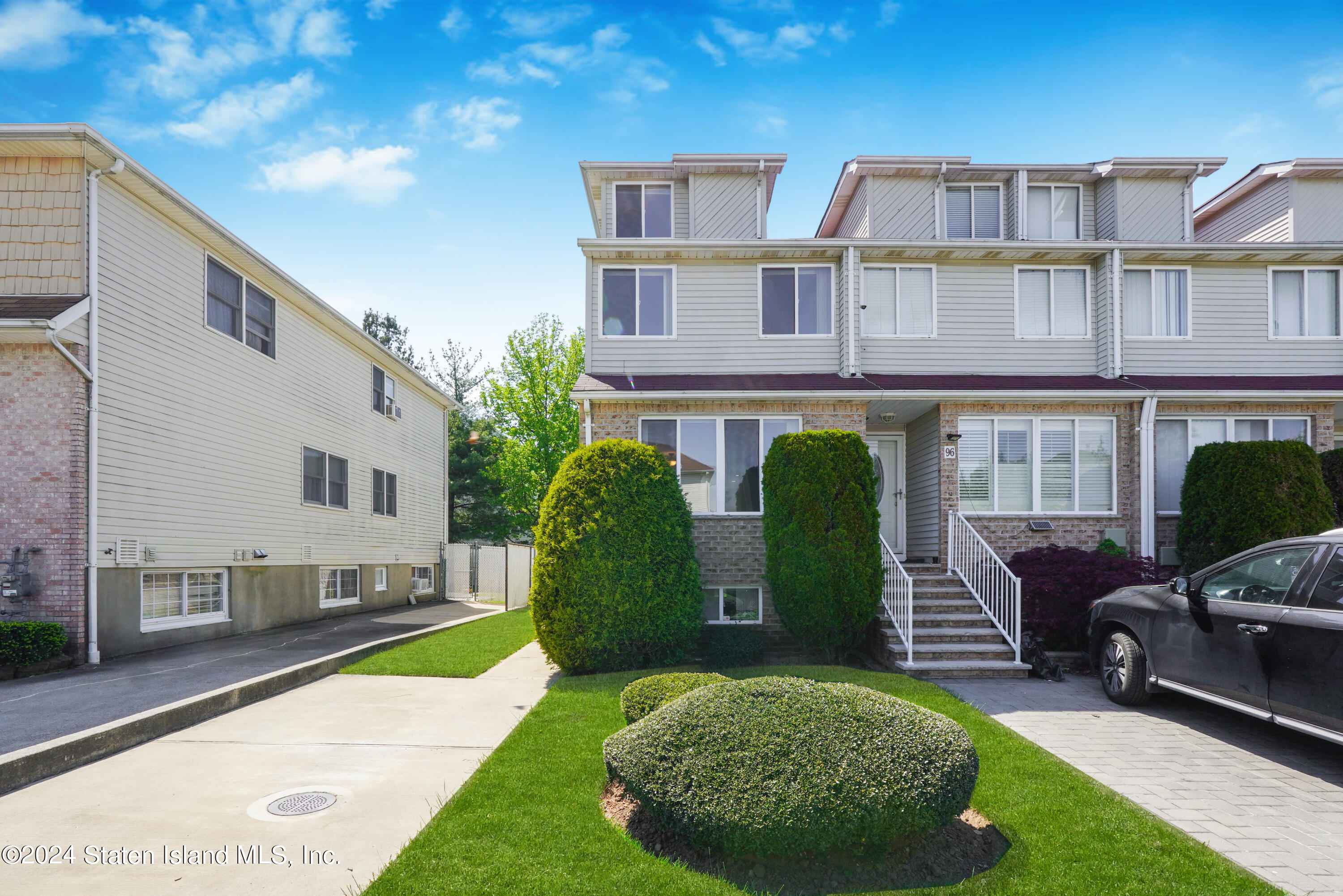 98 Kenilworth Avenue
