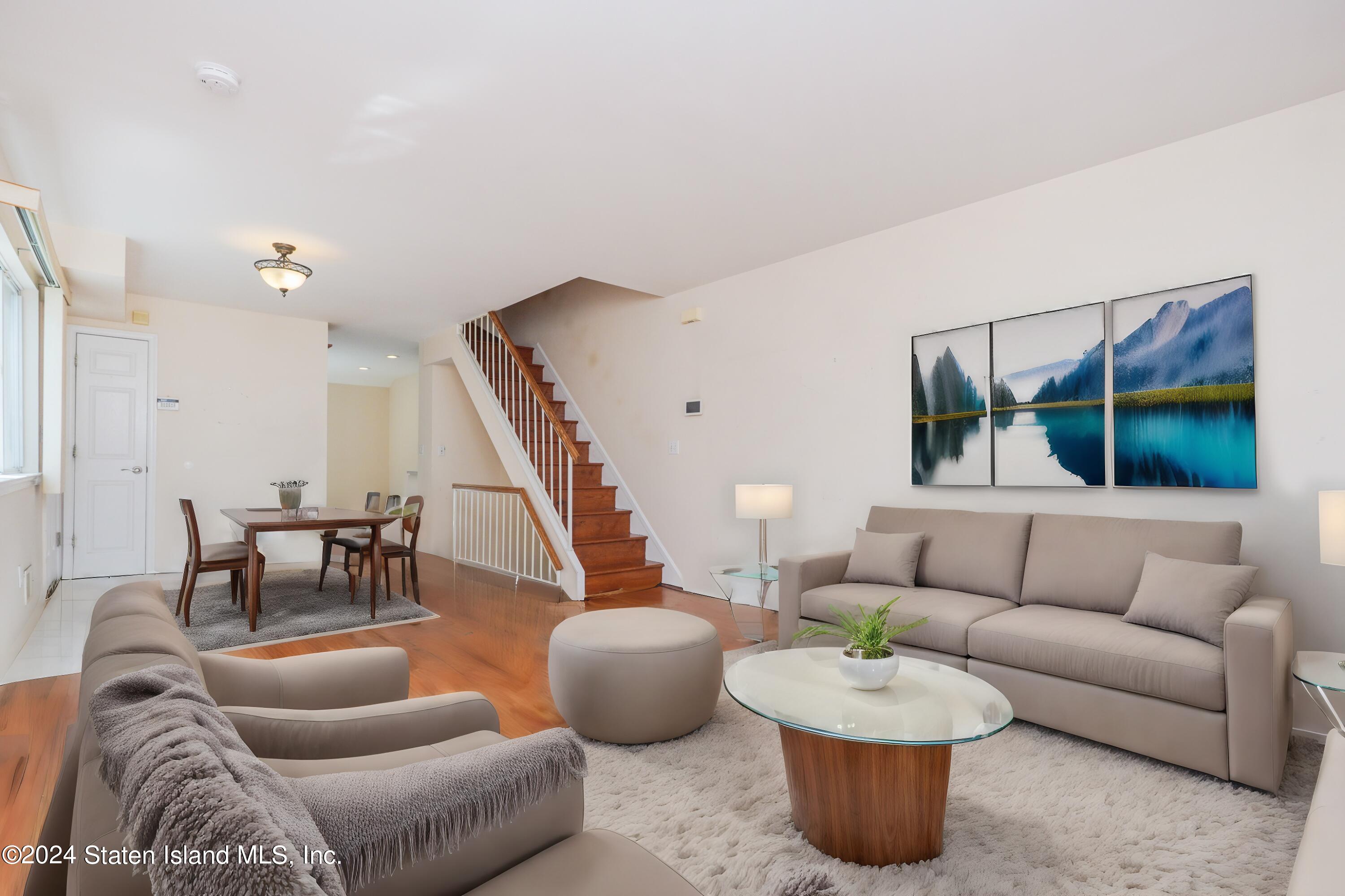98 Kenilworth Avenue