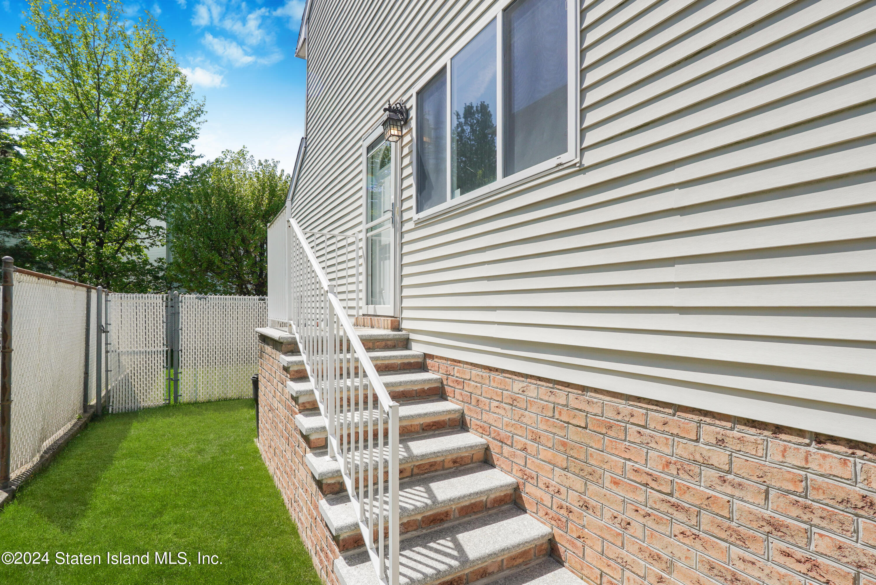98 Kenilworth Avenue