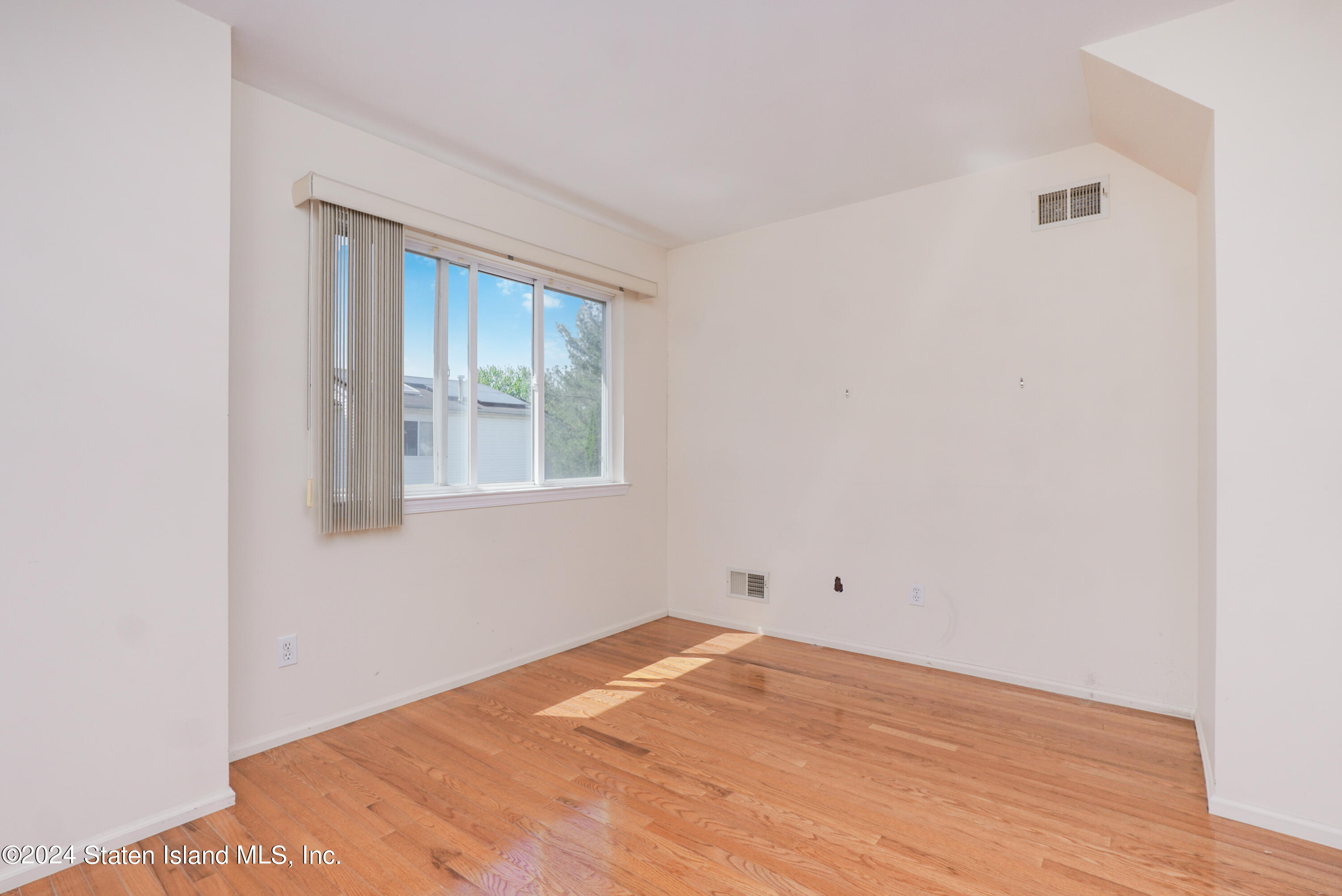 98 Kenilworth Avenue